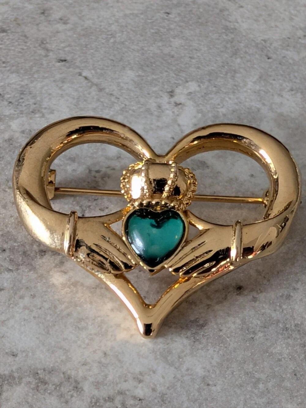 NR Nina Ricci Gold Tone Irish Blessing Claddagh Heart Shaped Brooch With A Crown